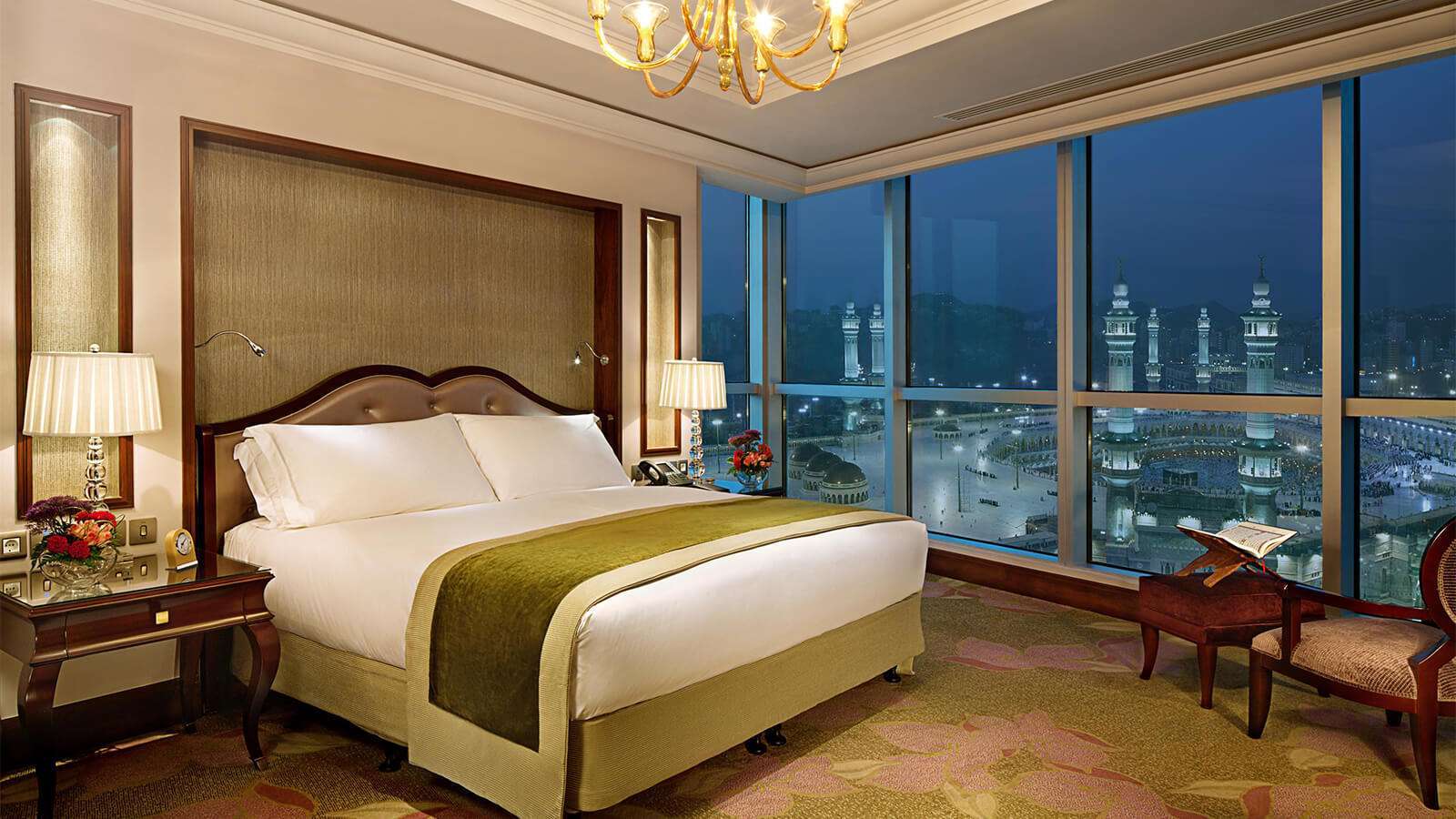 RMH 491223 Suite Bedroom with Grand Mosque View Suite